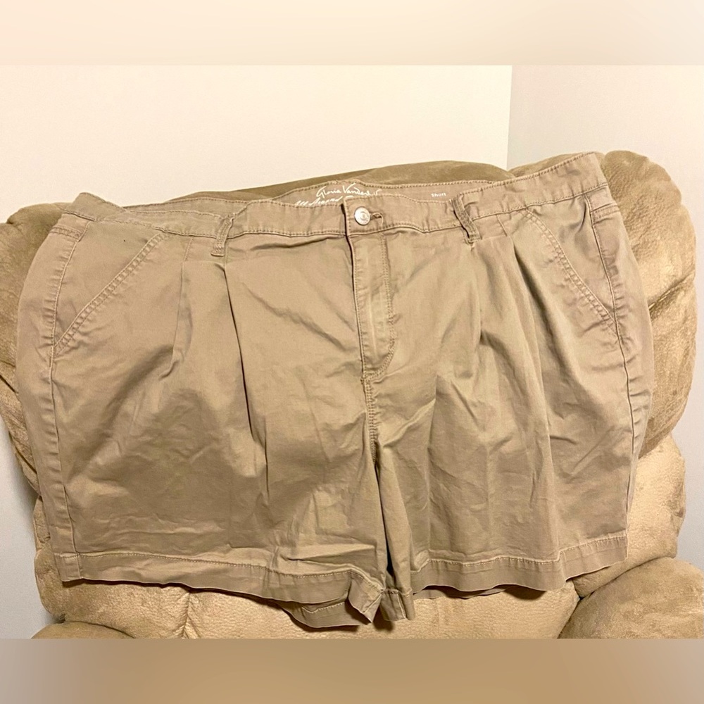 Khaki shorts 6” inseam Gloria Vanderbilt